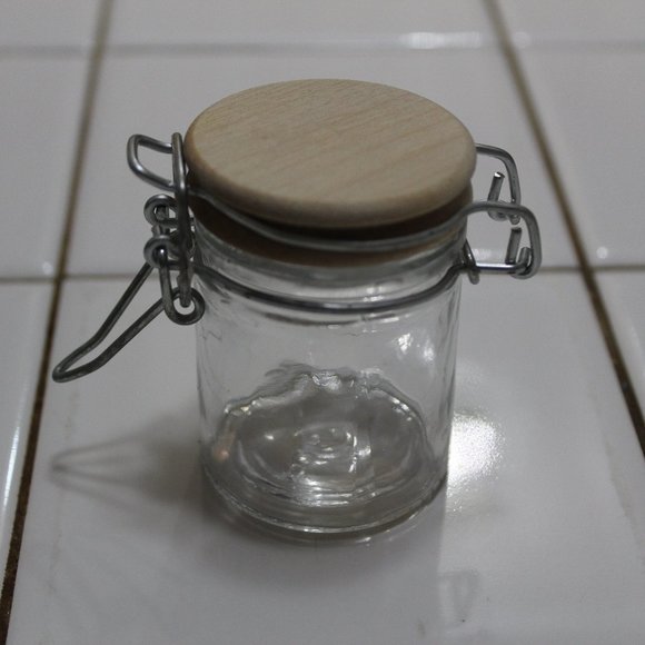 Small jar with lid in a bundle - Picture 1 of 7